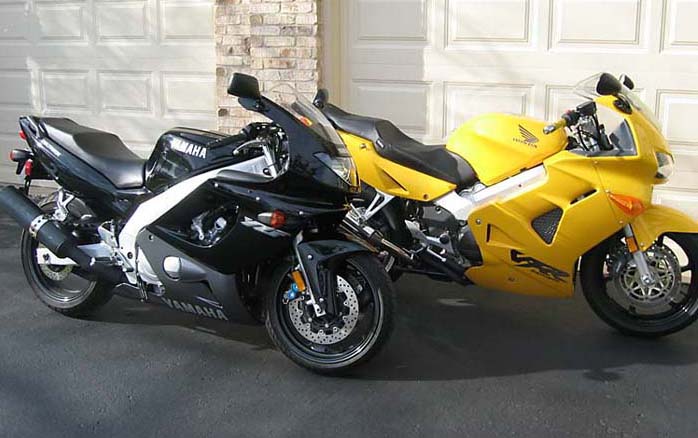 Yamaha YZF600R Thundercat and Honda VFR 800fi Interceptor